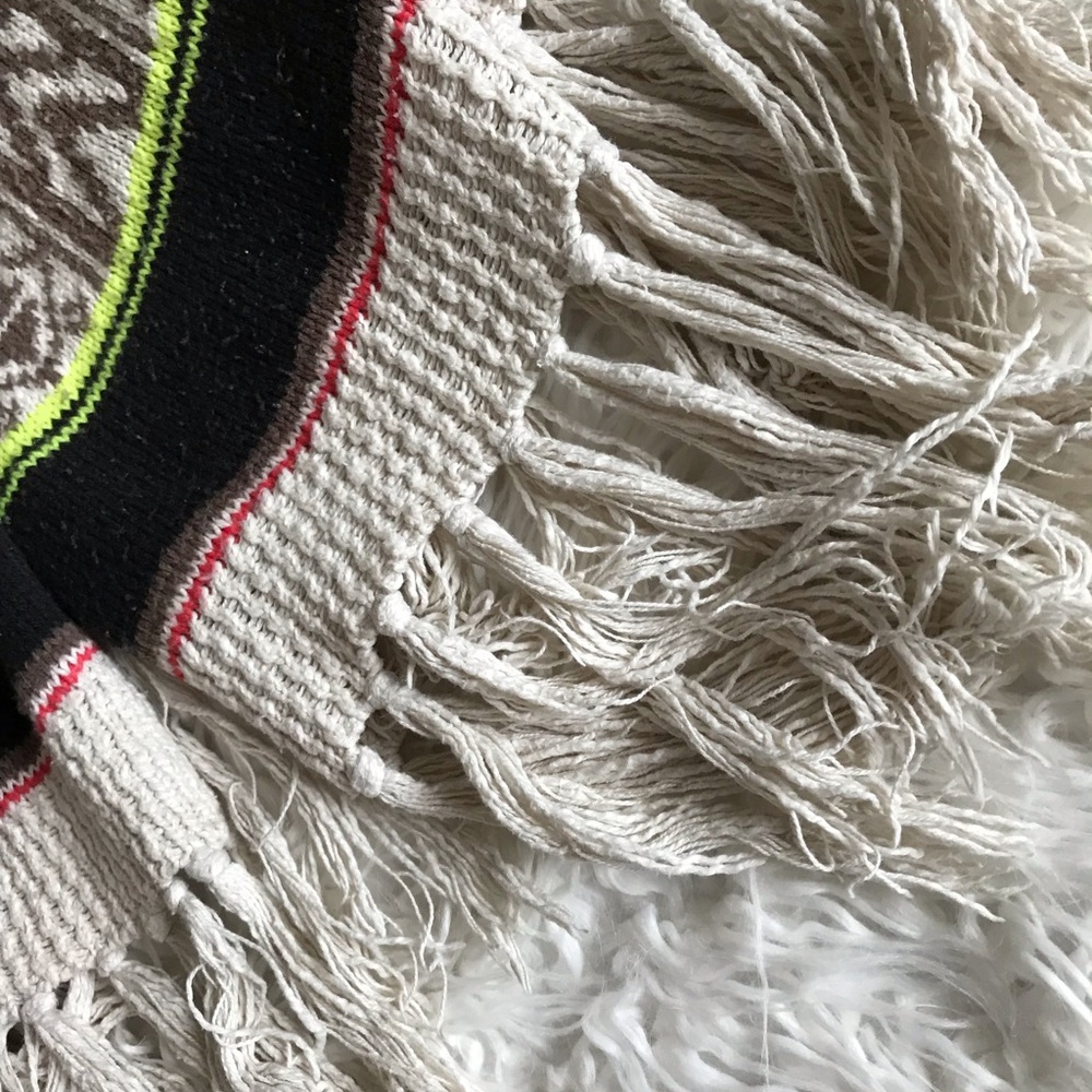 Sweater. - Picture 2 of 5